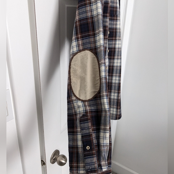 Vintage Ivy Made in Canada button down shirt with elbow patches - Picture 5 of 6